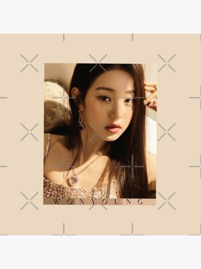 Alternative view of Hot Wonyoung Love Dive Minimalist Throw Pillow