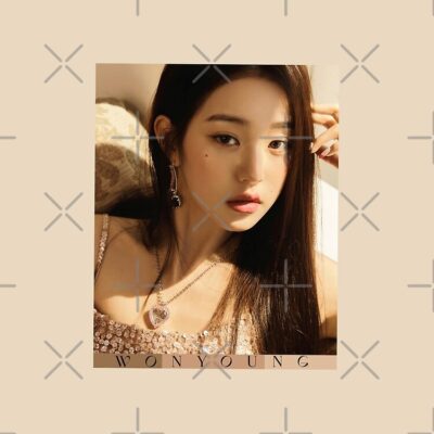 Alternative view of Top Wonyoung Love Dive Minimalist Tote Bag