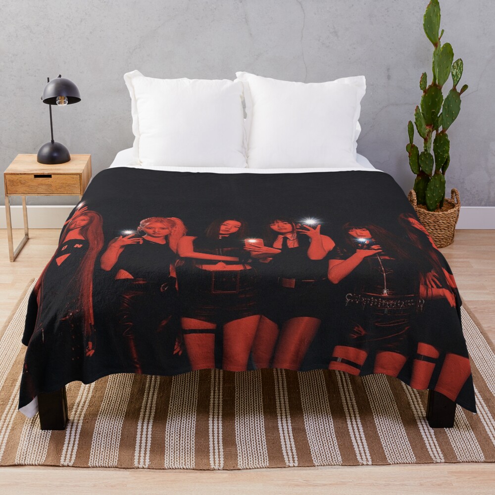New Ive Secret Throw Blanket
